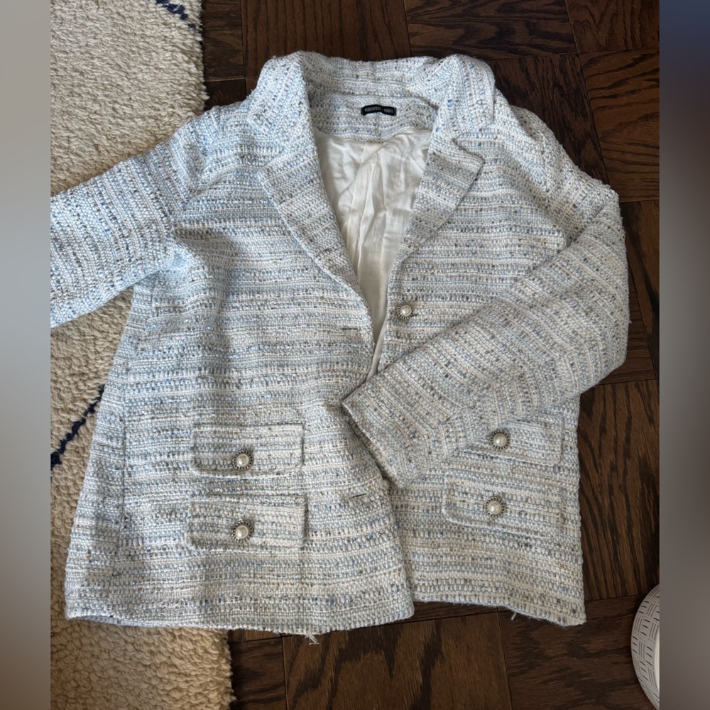 Chic Tweed Blazer with Pearl Buttons